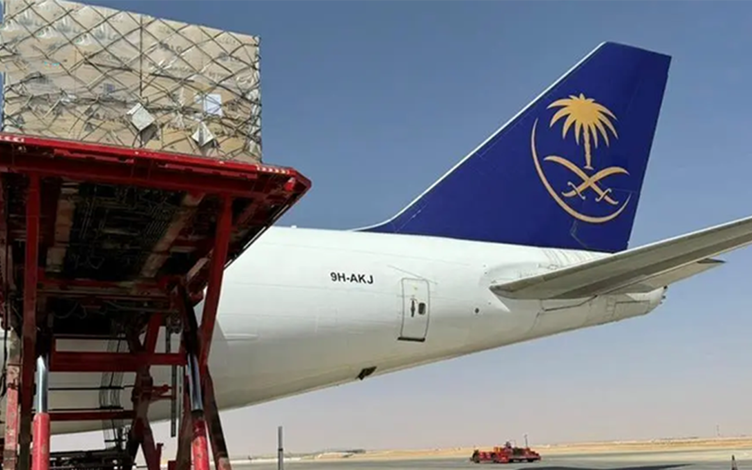 مغادرة الطائرة الإغاثية السعودية الـ 15 تطير إلى الشعب الأوكراني