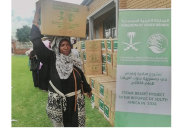 “إغاثي الملك” يُوزِّع 400 سلة غذائية بـ”جنوب إفريقيا”