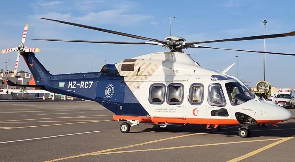 الإسعاف الجوي بالجوف يحمل مصابَيْن من حادث إلى المستشفى في 13 دقيقة