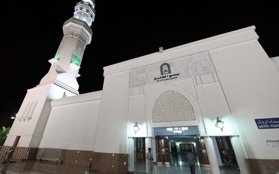 جامع الخندق .. أحد المعالم التاريخية المقصودة على مدار العام