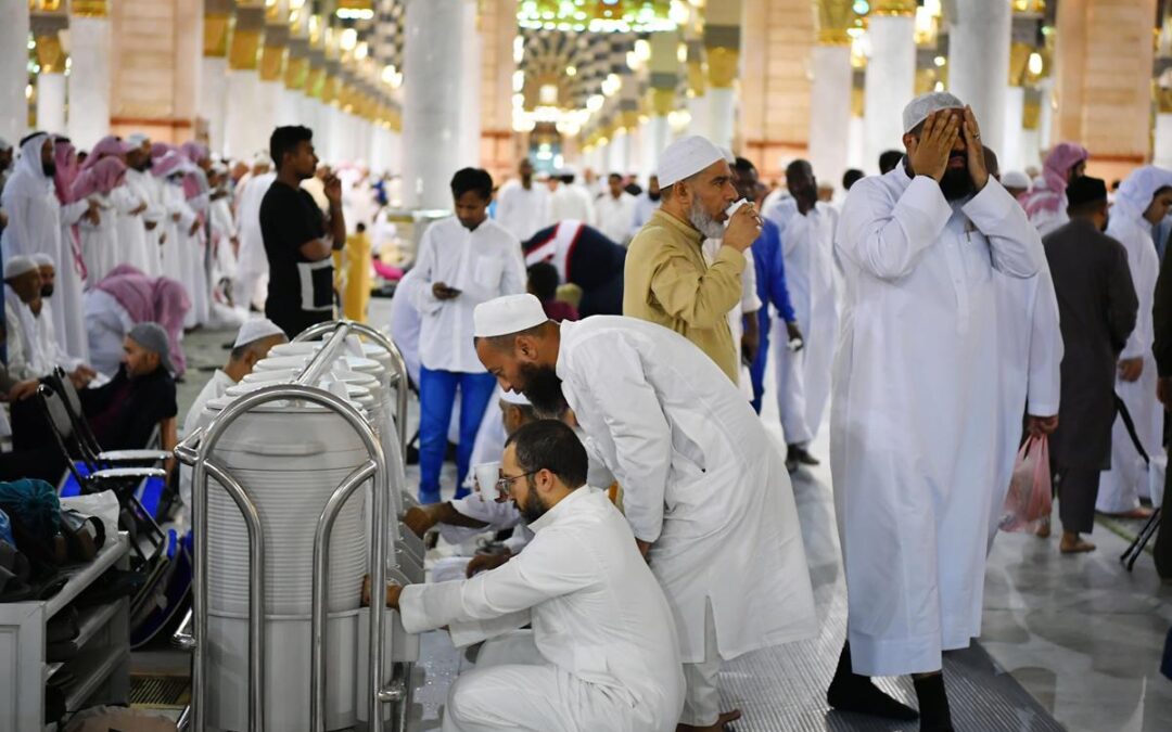 المسجد النبوي .. تحليل أكثر من 80 عينة يوميًّا للتأكد من نقاء ماء زمزم