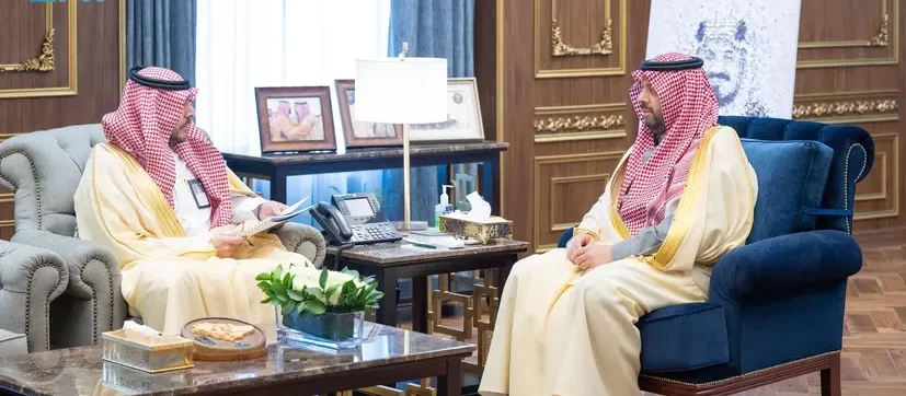 أمير الحدود الشمالية يتسلّم التقرير الإحصائي للسلع وخطط فرع وزارة التجارة لشهر رمضان