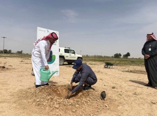 الغطاء النباتي بالحدود الشمالية يطلق حملة تشجير وتنظيف ضمن مبادرة “السعودية الخضراء”