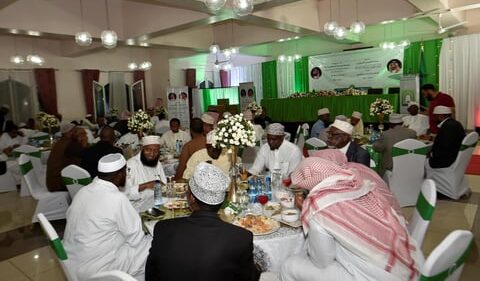 في كينيا .. تدشين برنامجَي هدية خادم الحرمين لتوزيع التمور وإفطار الصائمين