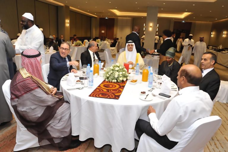 تدشين برنامجَي هدية خادم الحرمين من التمور وتفطير الصائمين في زامبيا