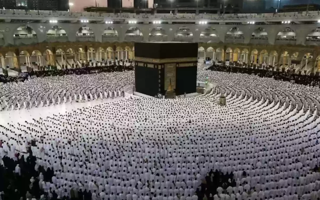 شخص يُلقي بنفسه من الأدوار العلوية بالحرم المكي