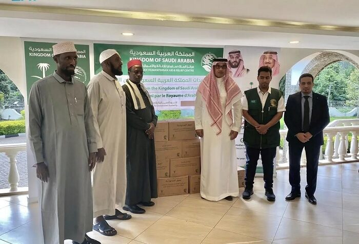 “إغاثي الملك” .. يوزع 25 طناً من التمور هدية المملكة لجمهورية كينيا