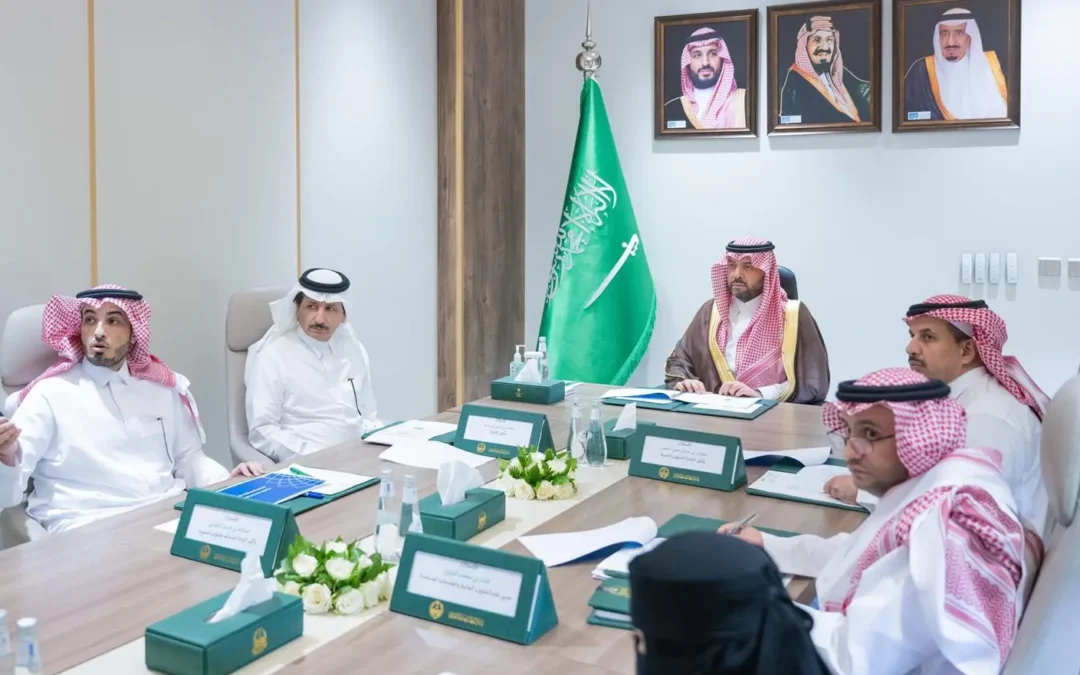 أمير الحدود الشمالية يرأس اجتماع العرض المرئي لمؤشرات مركز الأداء الخاص بإمارة المنطقة