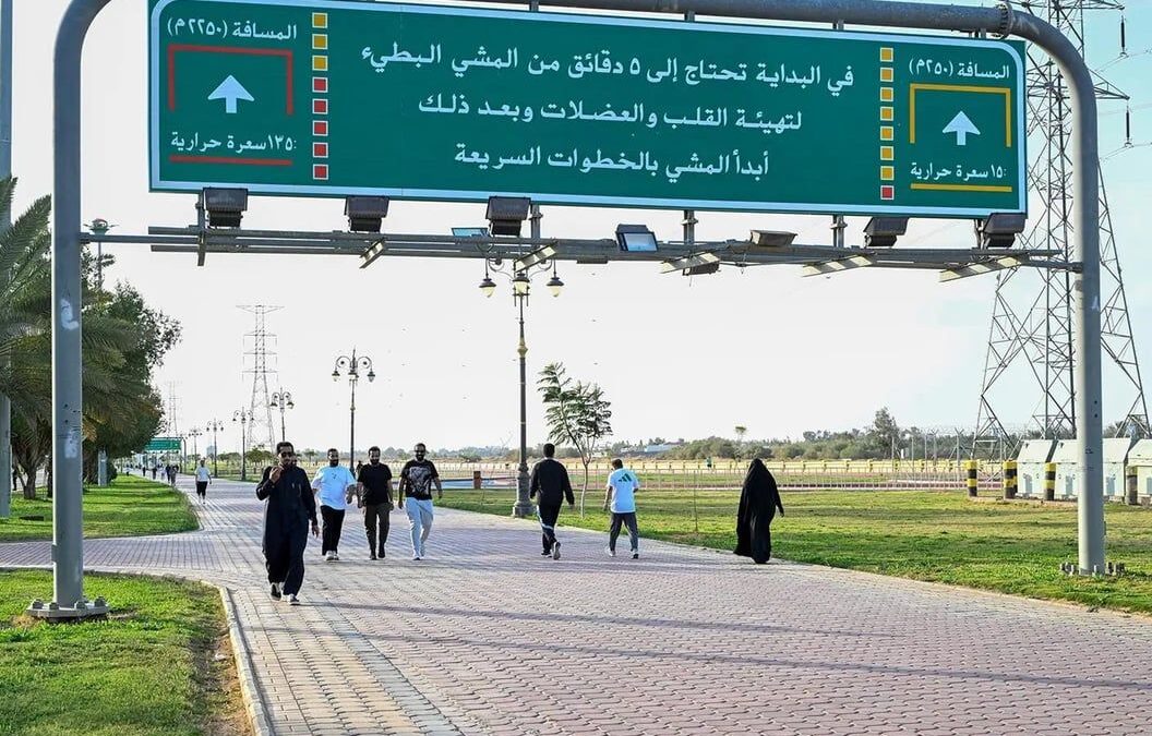 “رياضة المشي” .. قبل الإفطار عادة رمضانية صحية لأهالي تبوك