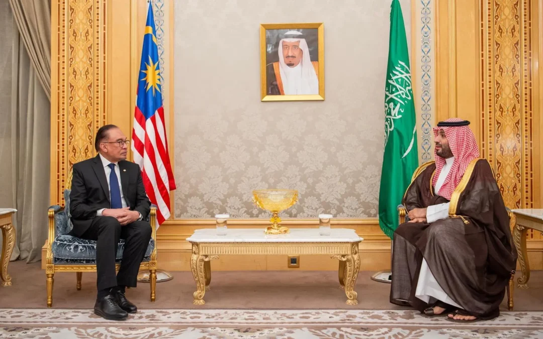 ولي العهد يستقبل رئيس وزراء ماليزيا