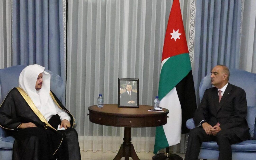 رئيس “الشورى” يلتقي رئيس وزراء الأردن ويبحثان تعزيز العلاقات