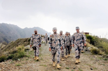 حرس حدود الشرقية .. ينقذ مواطنًا خليجيًّا فُقد في صحراء الربع الخالي
