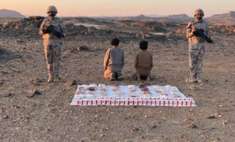 حرس الحدود بنجران يقبض على مقيمين لتهريبهما 22 كجم من الحشيش