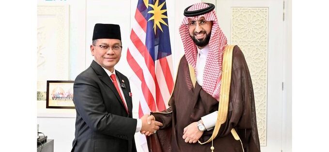 رئيـس “الغـذاء والـدواء” .. يبحث تعزيز صناعة الحلال بين المملكة وماليزيا