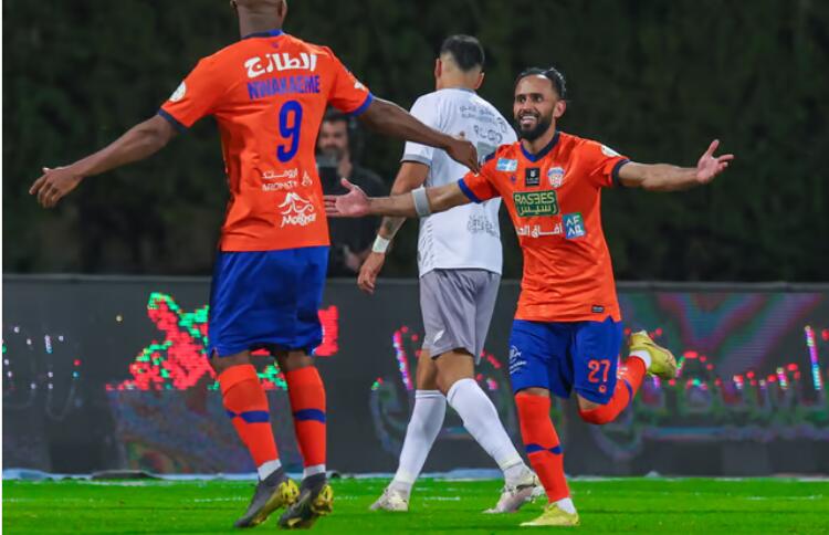 دوري روشن .. الفيحاء ينكأ جراح الطائي ويتغلّب عليه بهدف نظيف
