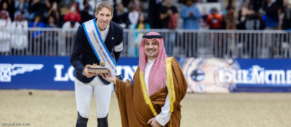 السويدي إيكيرمان .. يحصد جائزة بطل كأس العالم 2024 لقفز الحواجز