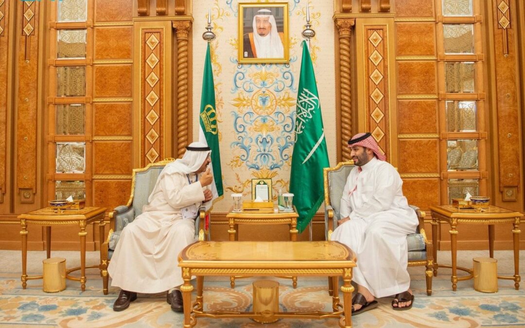 ولي العهد وأمير الكويت يستعرضان أوجهَ العلاقات الثنائية وسبل تطويرها