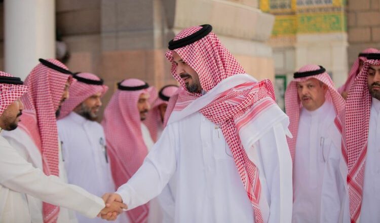 أمير المدينة يتناول طعام الإفطار مع “الهيئة العامة للعناية بشؤون الحرمين”