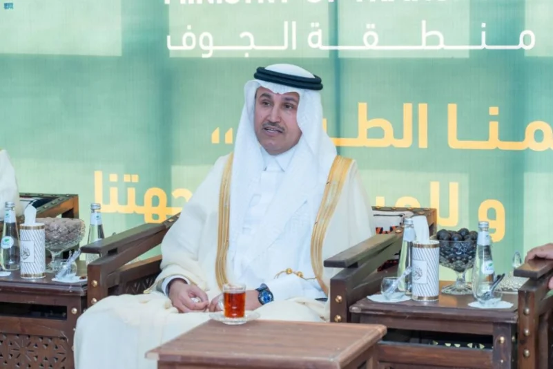 وزير النقل .. يستمع لملاحظات بعض المواطنين الخدمية بالجوف
