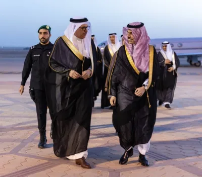 وزير الخارجية يبحث مع نظيره البحريني سبل تعزيز التعاون