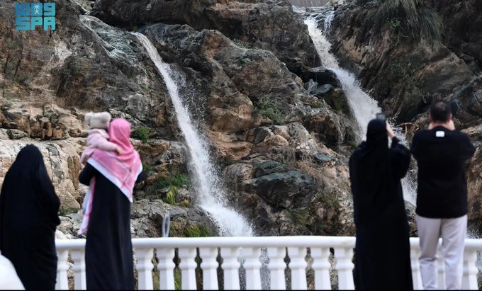 شلالات تنومة تذهل أنظار عشاق الطبيعة البكر