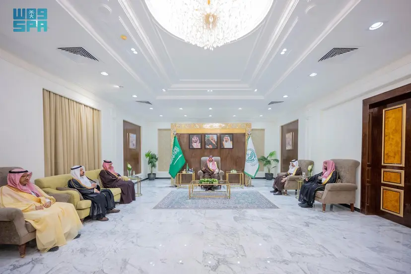 أمير الحدود الشمالية يستقبل مديري الإدارات الحكومية والخدمية المهنئين بعيد الفطر