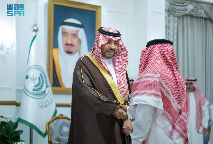 أمير الحدود الشمالية يستقبل وكلاء ومنسوبي الإمارة بمناسبة عيد الفطر