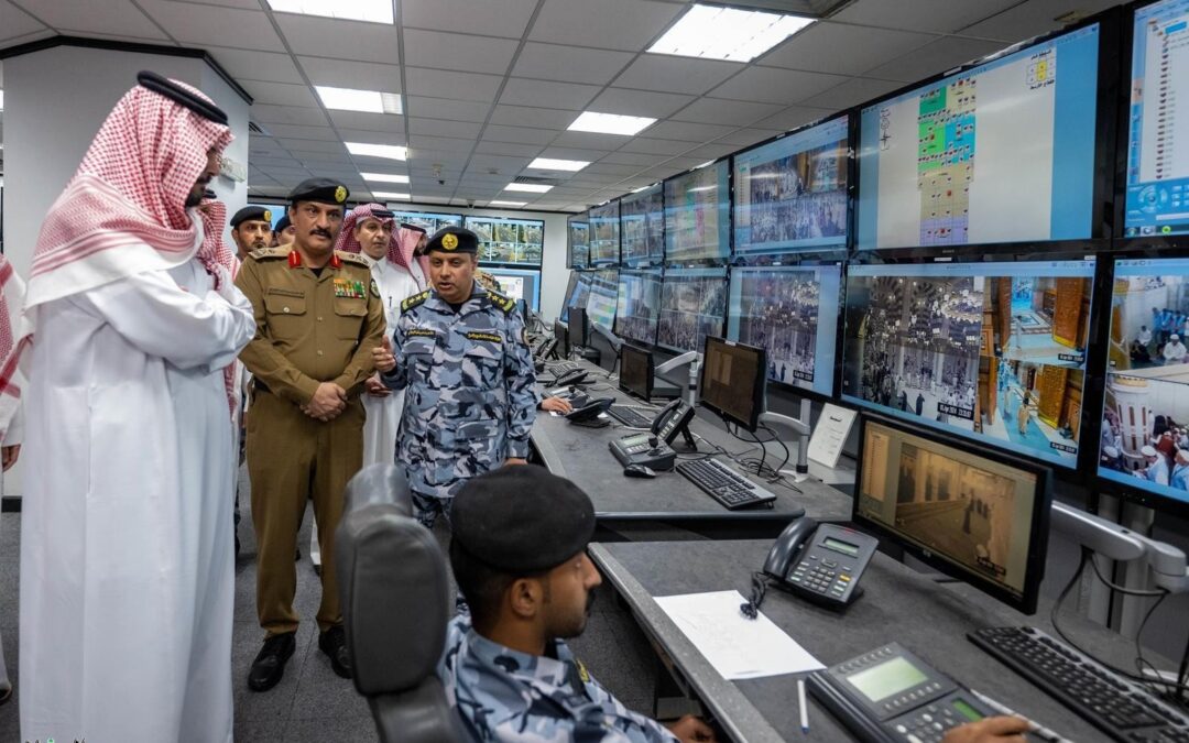 أمير المدينة المنورة .. يتابع ميدانيًّا منظومة العمل في رحاب المسجد النبوي ليلة 27 من رمضان