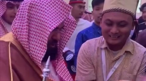 “السديس” يوضح مبدأ التعايش السلمي قولًا وفعلًا ليظهر للعالم الرسالة الوسطية