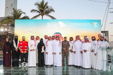 مدير فرع البيئة بمكة .. يُكَرّم المشاركين في فعاليات أسبوع البيئة 2024