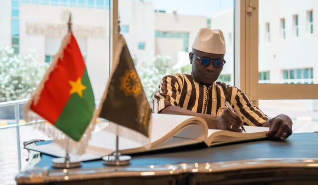 “المغيدي” يستضيف وزير دفاع بوركينا فاسو