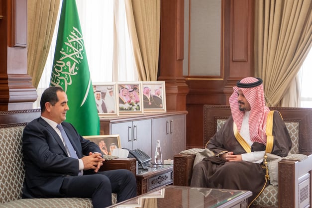 أمير المدينة: المملكة تكرس جهودها لخدمة ضيوف الرحمن لتمكينهم من أداء مناسكهم