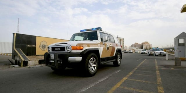 ضبط مصريين بالرياض جراء حملات حج وهمية في مكتب للنقل البري