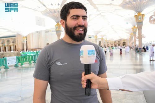 رحّالة فرنسي يعبر 13 دولة سيرًا على الأقدام لأداء العمرة والصلاة في الحرمين