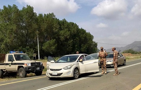 “مجاهدو جازان” يضبطون مواطنًا لنقله مخالفين لنظام أمن الحدود
