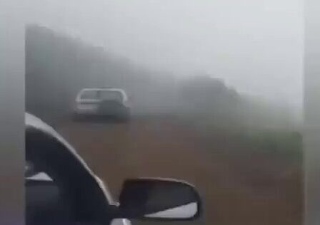 بالفيديو .. “الوصول لطائرة الرئيس الإيراني سيرًا على الأقدام”