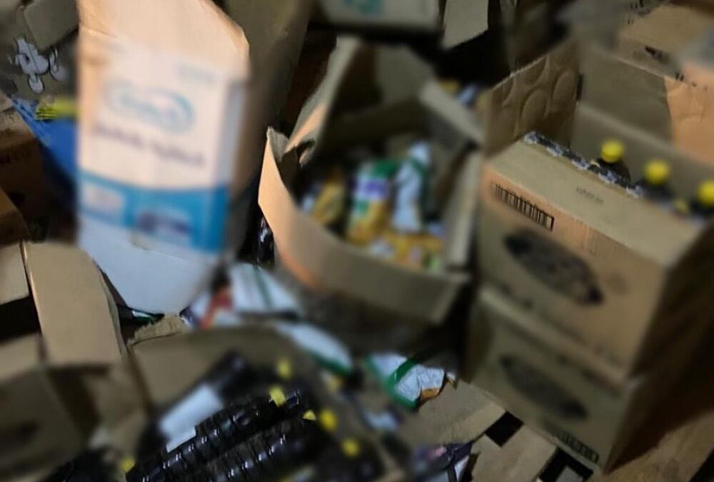 القبض على عمالة تزوّر تواريخ الصلاحية لمنتجات غذائية بمحافظة حريملاء