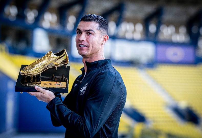 “كريستيانو رونالدو” يحصد جائزة أفضل هداف في 2023-2024
