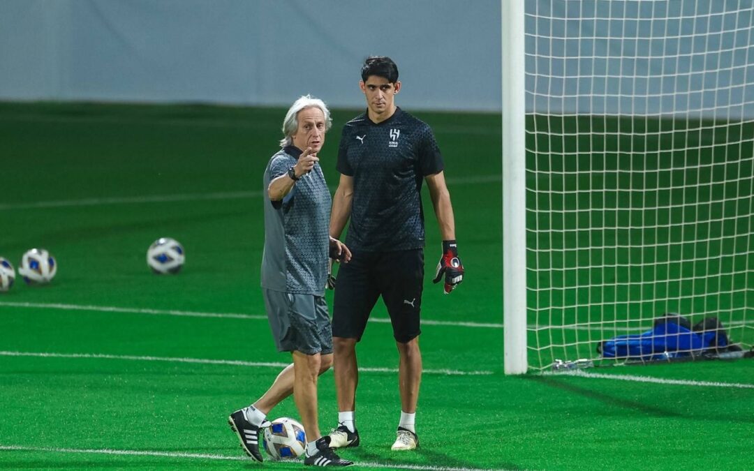 “خيسوس” و”بونو” يحصدان جائزة الموسم 2023-2024 في دوري روشن السعودي