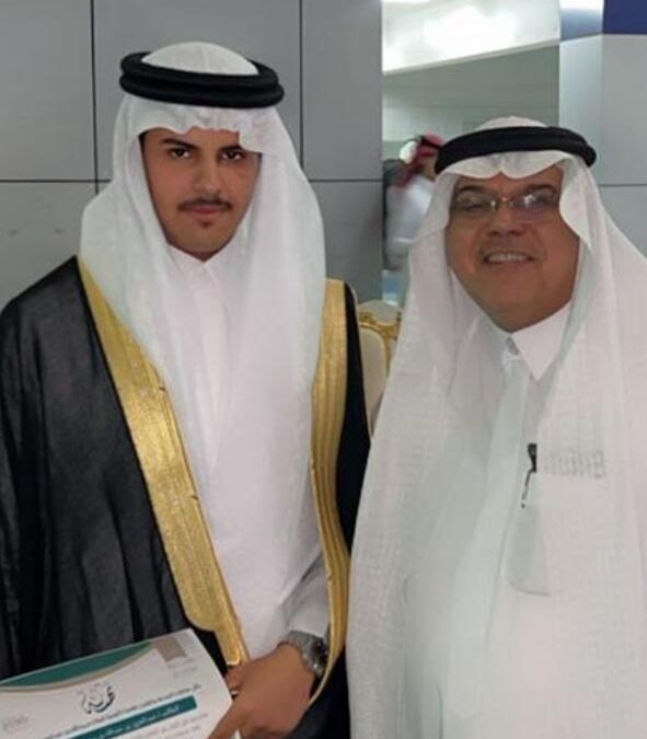 الإعلامي عبد الله الغامدي يحتفل بتخرج ابنه عبد العزيز
