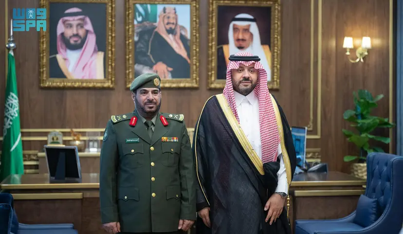 أمير المنطقة الشرقية يقلّد مدير إدارة جوازات منطقة الحدود الشمالية رتبة لواء