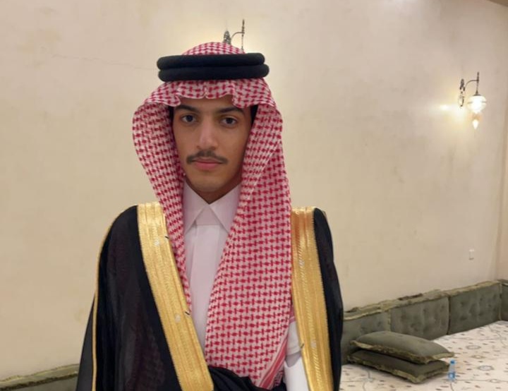 حمد الفهري يحصل على شهادة الثانوية من مدارس الضاحية الأهلية الشرقية