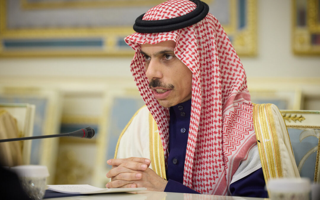 وزير الخارجية يستقبل اتصالاً هاتفياً من نظيره الإيراني المكلف