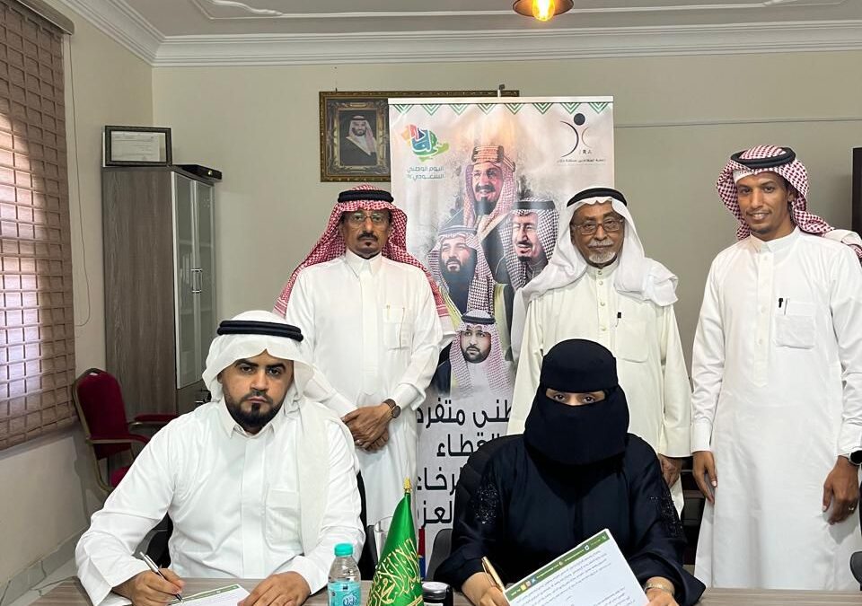 توقيع عقد شراكة مجتمعية بين جمعية المتقاعدين بجازان وجمعية جيم
