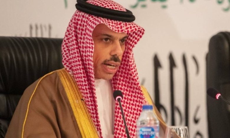 وزير الخارجية يقدم واجب العزاء في الرئيس الإيراني الراحل بطهران