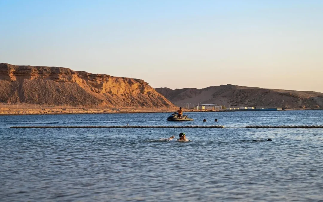 “سباحة وصيد واستجمام” .. استمتع بسحر شواطئ حقل ورمالها الناعمة