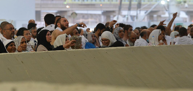 ضيوف خادم الحرمين يغادرون منى في ثاني أيام التشريق