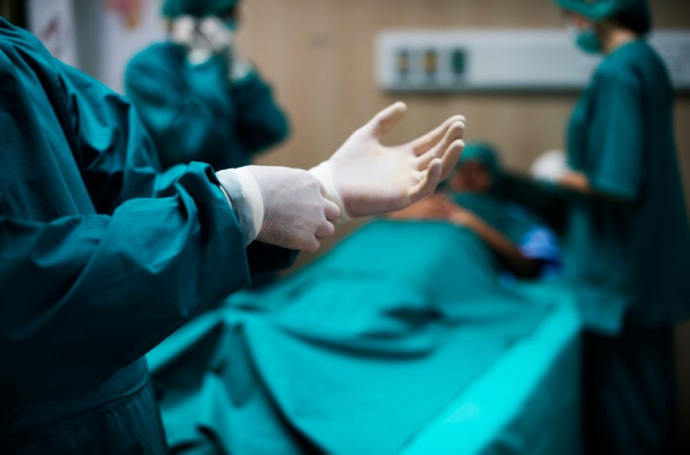 تدخل طبي طارئ في عنيزة ينقذ مقيمًا من العمى