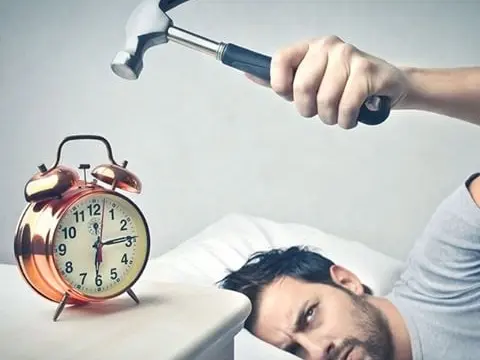 تجنب الغفوة عند رنين المنبّه.. “صحة الشرقية”: 6 أمور تعزّز صحتك النفسية صباحاً