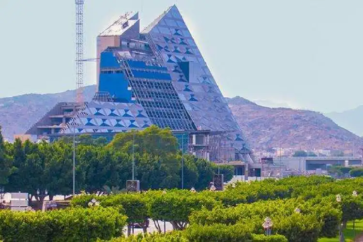 أمانة الطائف تنفذ برنامجًا لتحسين كفاءة شبكة الطرق الداخلية
